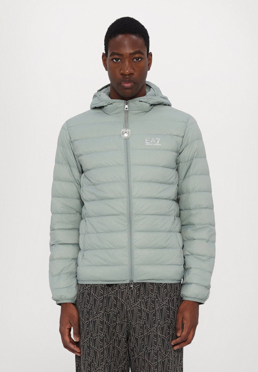 Куртка EA7 Emporio Armani TRAIN CORE JACKET, Green Milieu/Green
Куртка EA7 Emporio Armani TRAIN CORE JACKET, Green Milieu/Green