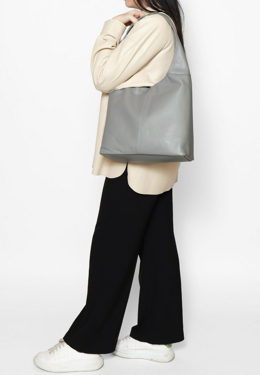 Сумка-шоппер Chiara Ferretti HOBO, D Grigio/Grey
Сумка-шоппер Chiara Ferretti HOBO, D Grigio/Grey