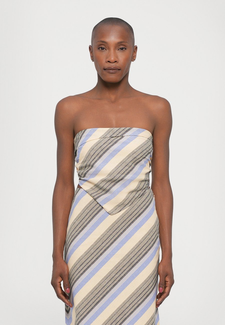 Блуза Faithfull the brand ANTIBES STRAPLESS, Marine/Multi-Coloured
Блуза Faithfull the brand ANTIBES STRAPLESS, Marine/Multi-Coloured