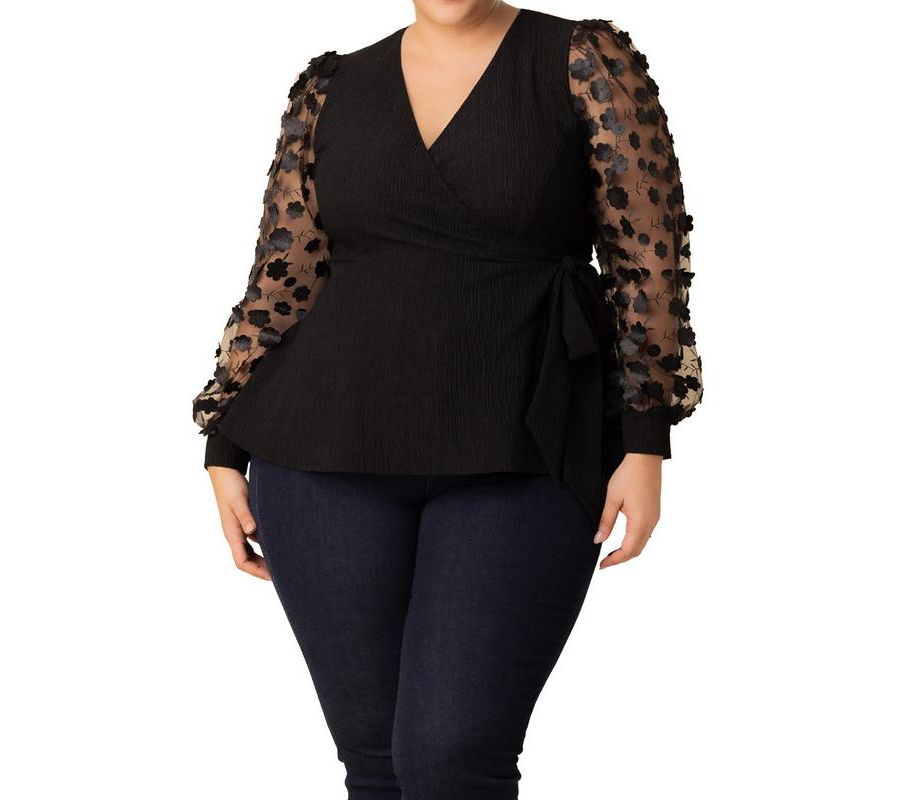 Топ с длинными рукавами и запахом Рассыпанные лепестки больших размеров Kiyonna, Onyx blossoms
Топ с длинными рукавами и запахом Рассыпанные лепестки больших размеров Kiyonna, Onyx blossoms