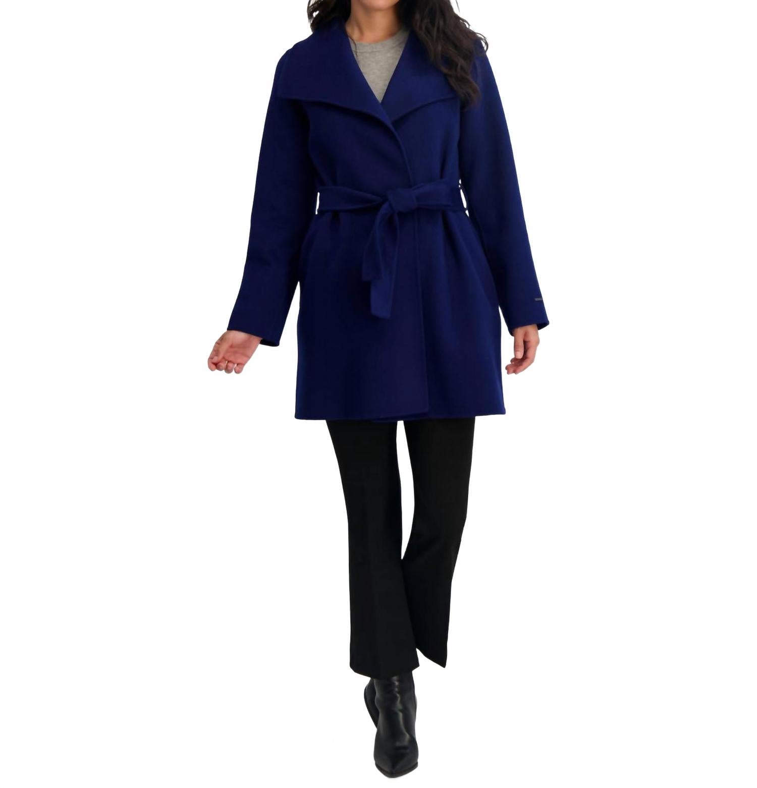 Tahari Женское двустороннее пальто из шерстяной смеси с поясом, синего цвета
Tahari Женское двустороннее пальто из шерстяной смеси с поясом, синего цвета