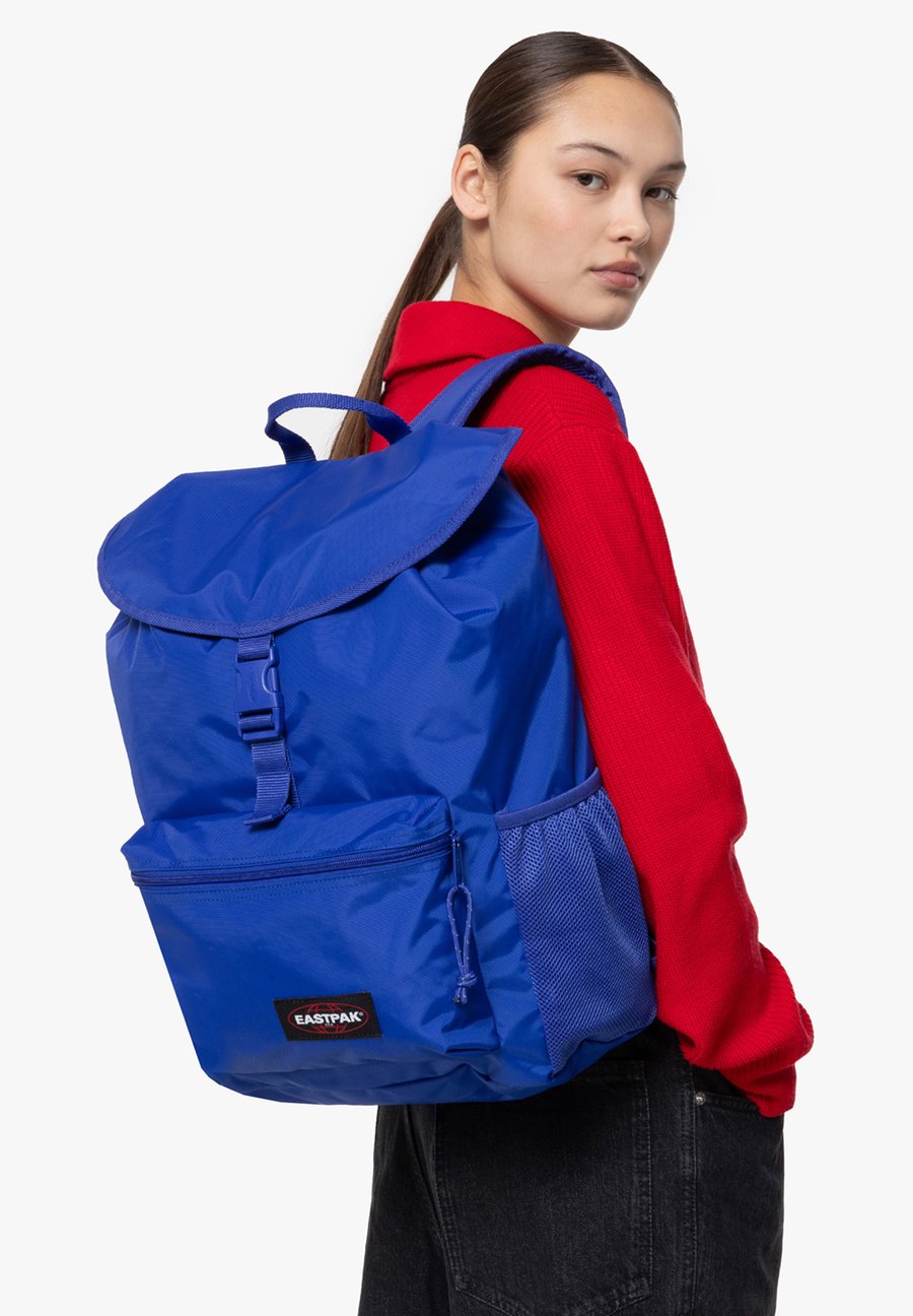 Рюкзак Eastpak BAZEGO, Powr Electric/Light Blue
Рюкзак Eastpak BAZEGO, Powr Electric/Light Blue