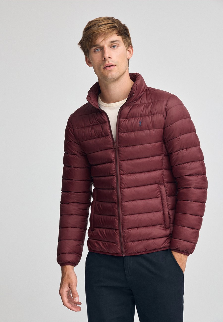 Куртка Polo Club ULTRALIGHT CHUCK EMBROIDERY, Garnet/Dark Red
Куртка Polo Club ULTRALIGHT CHUCK EMBROIDERY, Garnet/Dark Red