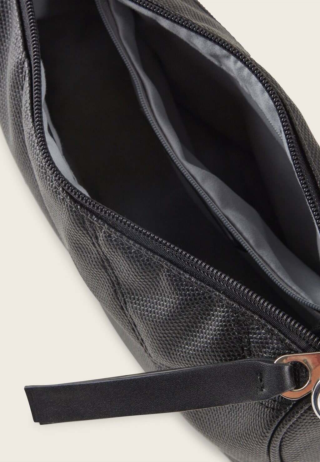 Сумочка KYRA TOM TAILOR DENIM, черный
Сумочка KYRA TOM TAILOR DENIM, черный