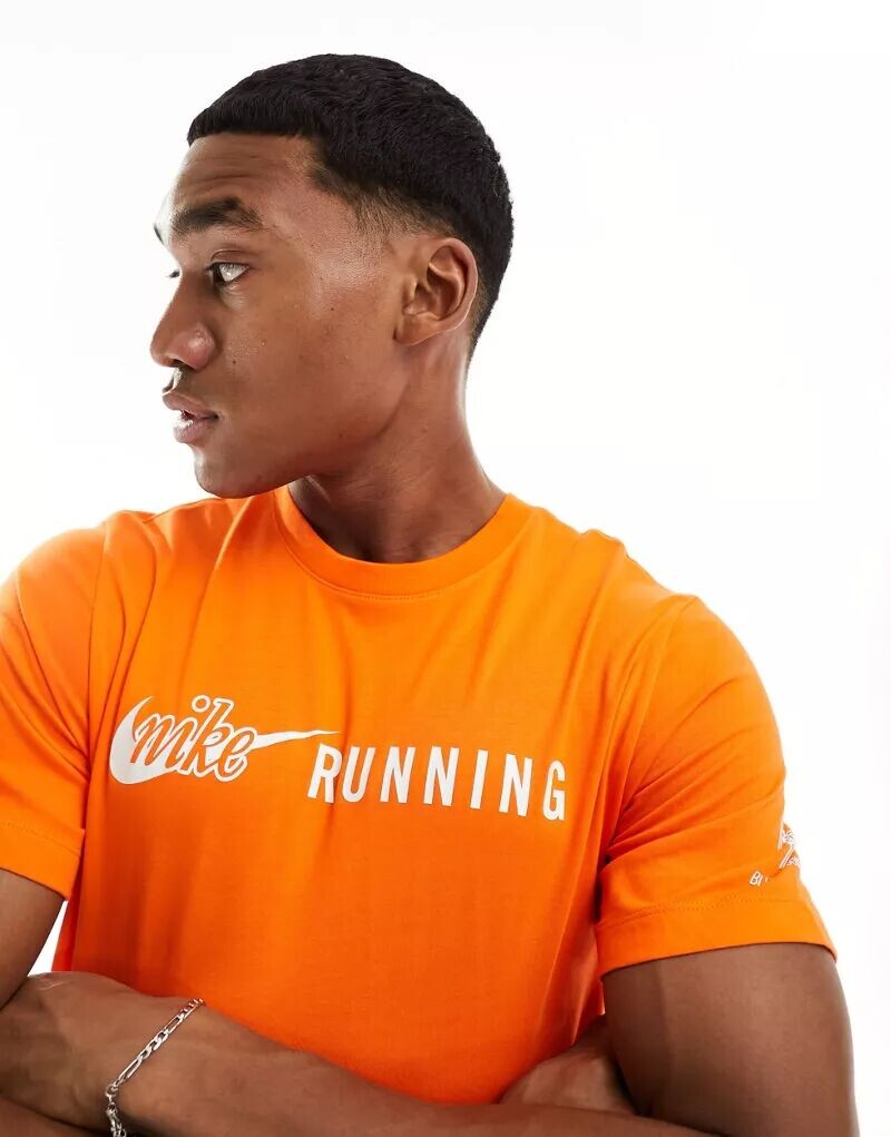 Оранжевая футболка с графическим принтом Nike Trail Dri-FIT, Оранжевый, Оранжевая футболка с графическим принтом Nike Trail Dri-FIT
Оранжевая футболка с графическим принтом Nike Trail Dri-FIT, Оранжевый, Оранжевая футболка с графическим принтом Nike Trail Dri-FIT