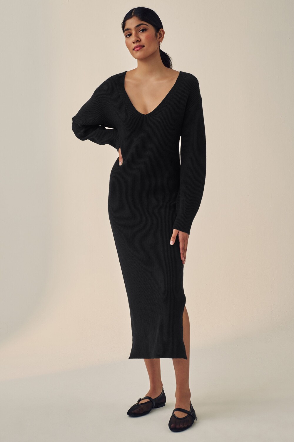 Платье джемпер миди с длинными рукавами и V образным вырезом в рубчик Next, черный
Платье джемпер миди с длинными рукавами и V образным вырезом в рубчик Next, черный