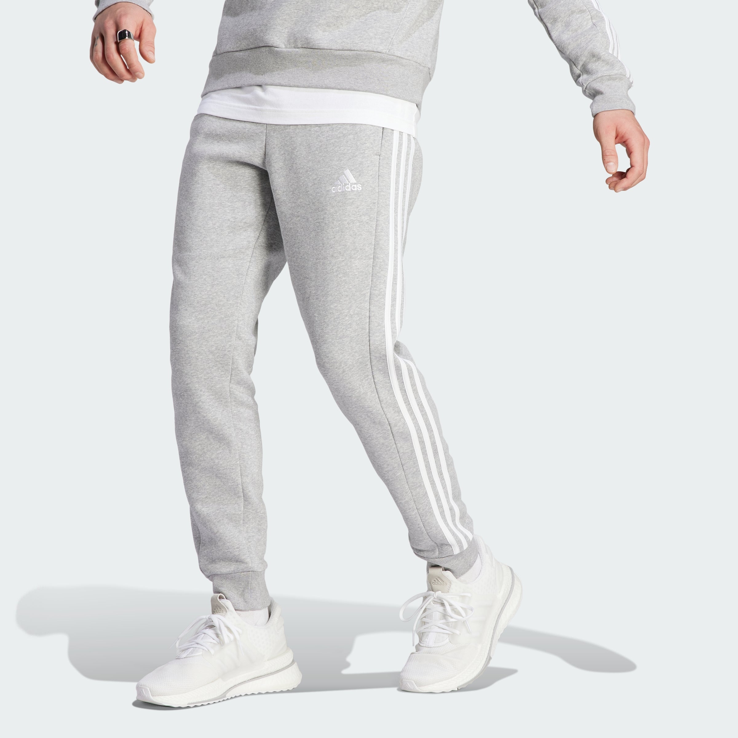 Мужские флисовые брюки adidas Essentials с тремя полосками и зауженными манжетами, цвет medium grey heather
Мужские флисовые брюки adidas Essentials с тремя полосками и зауженными манжетами, цвет medium grey heather