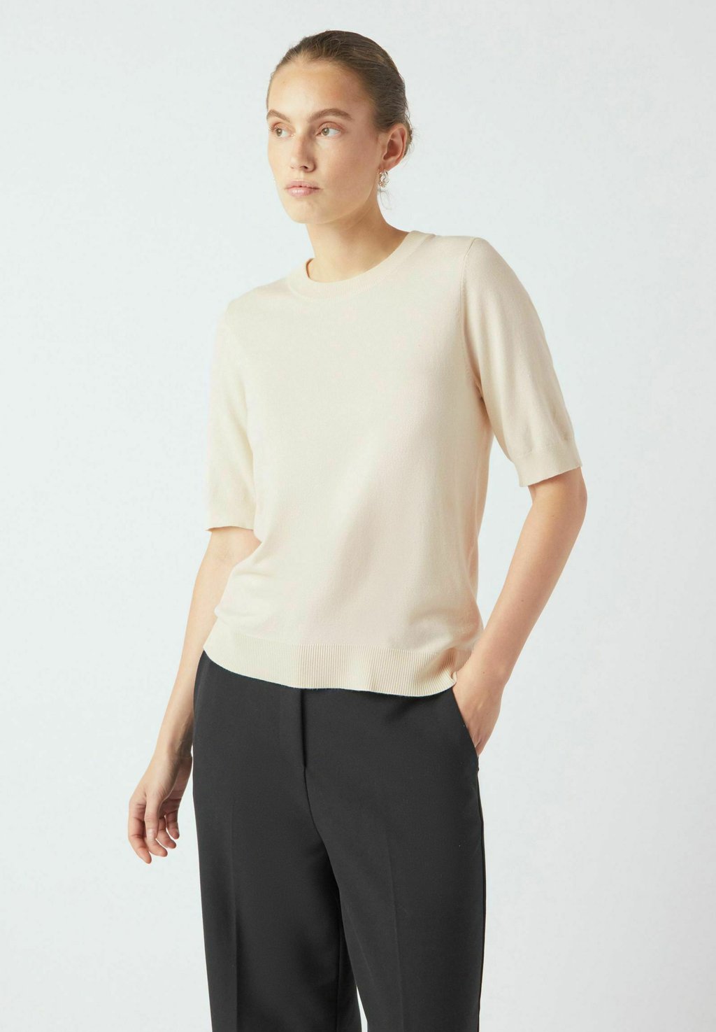 Базовая футболка LENA YAS, слоновая кость
Базовая футболка LENA YAS, слоновая кость