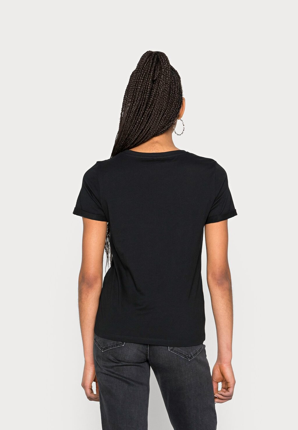 Базовая футболка Onlkita Life Logo Top Noos ONLY, черная
Базовая футболка Onlkita Life Logo Top Noos ONLY, черная