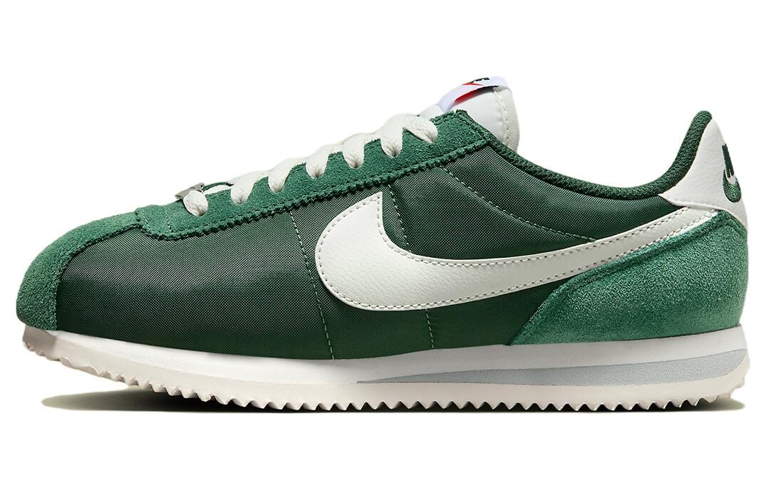 Nike Cortez Кроссовки для женщин
Nike Cortez Кроссовки для женщин