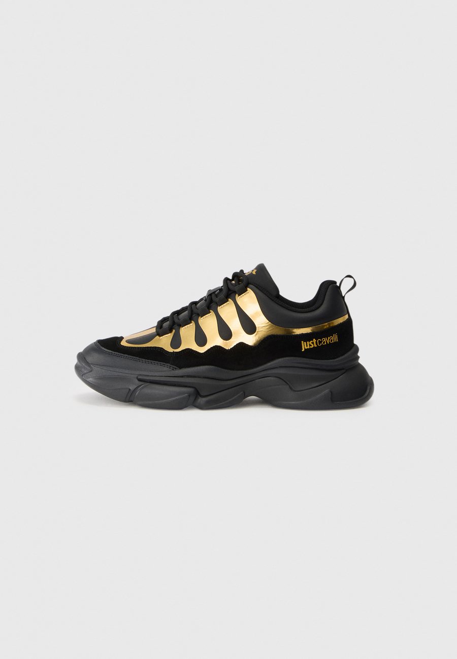 Кроссовки Just Cavalli BILLOW, Black/Gold-Coloured/Black
Кроссовки Just Cavalli BILLOW, Black/Gold-Coloured/Black