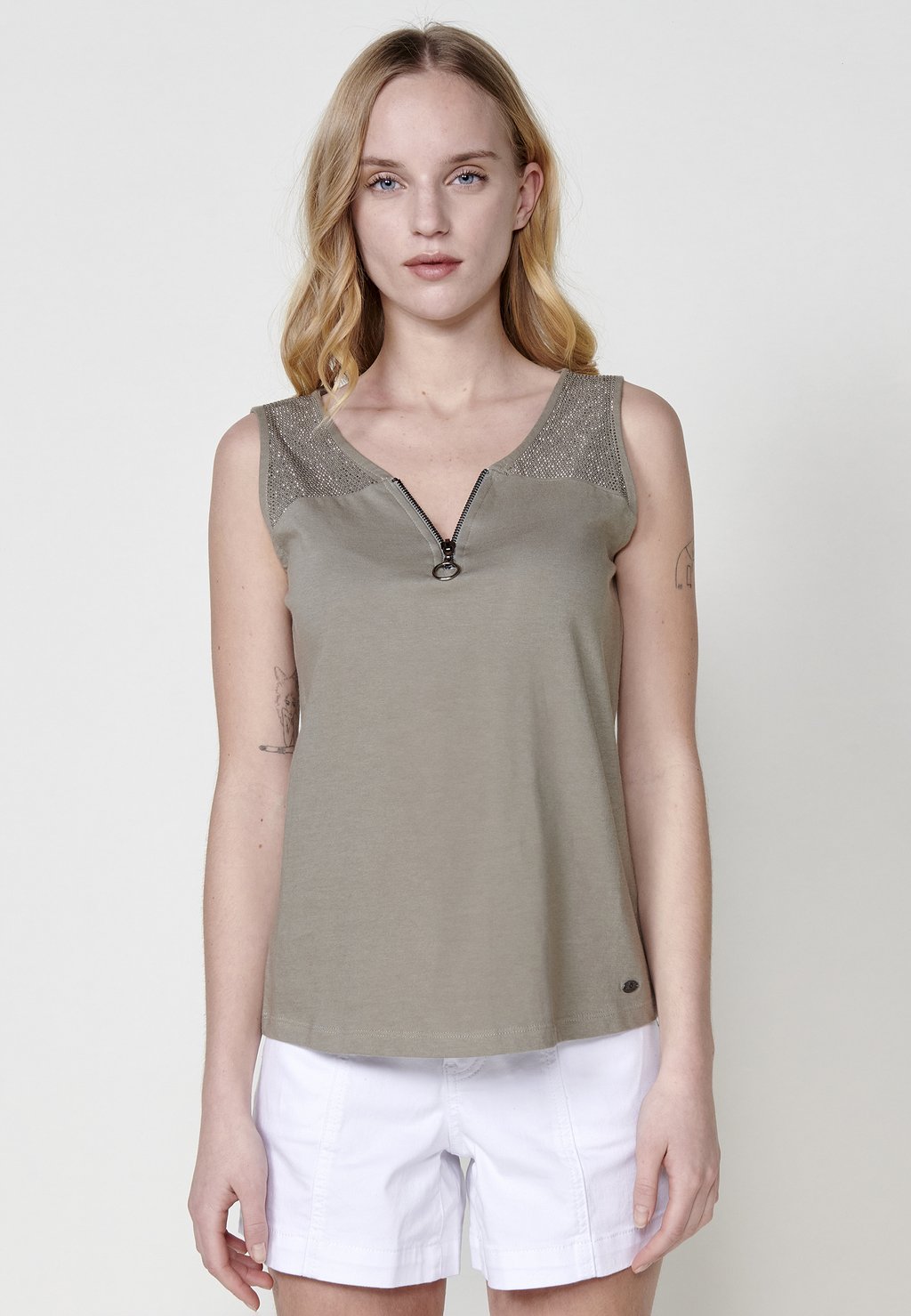 Топ V-NECK ZIP Koroshi, хаки
Топ V-NECK ZIP Koroshi, хаки