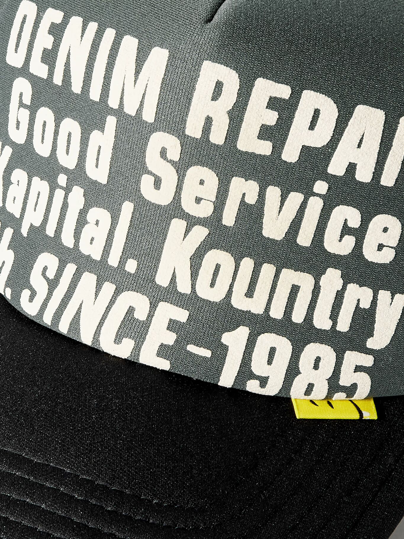 Кепка дальнобойщика с принтом и сеткой KAPITAL, серый
Кепка дальнобойщика с принтом и сеткой KAPITAL, серый