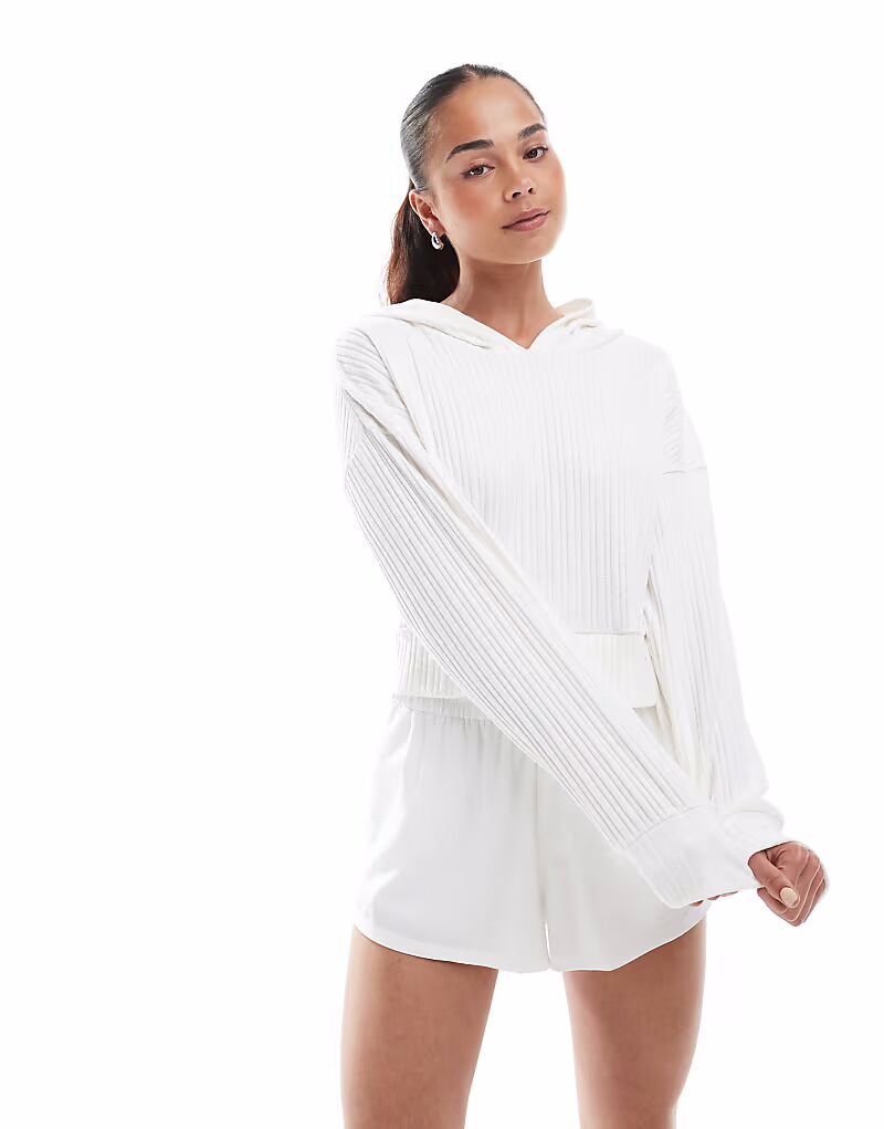 Толстовка Agon Classic белого цвета
Толстовка Agon Classic белого цвета