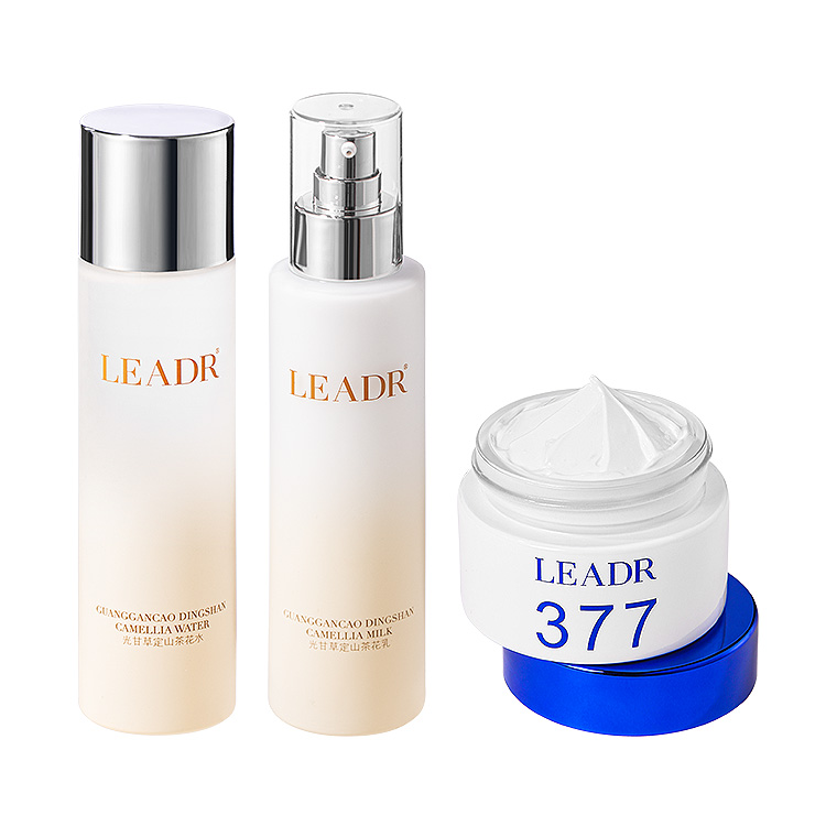 Наборы для ухода за кожей Unisex LEADR
Наборы для ухода за кожей Unisex LEADR