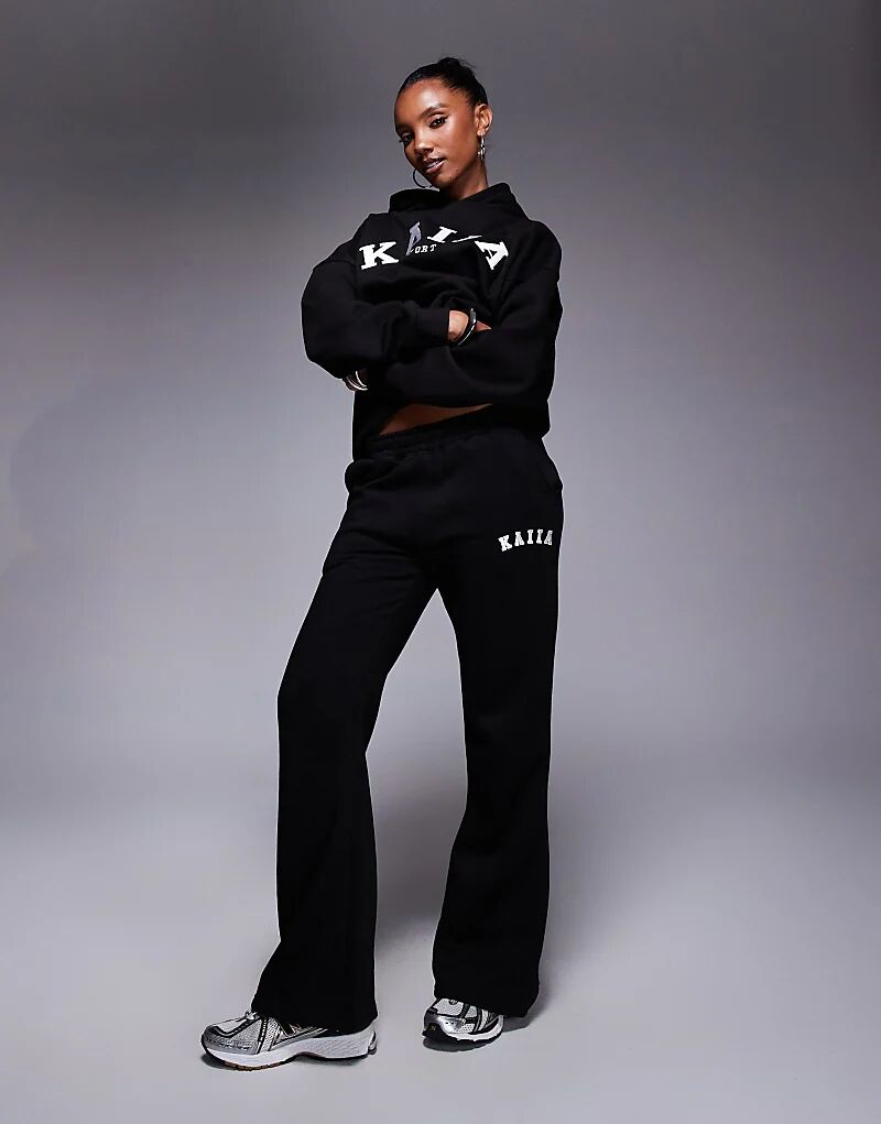 Черные широкие джоггеры Kaiia
Черные широкие джоггеры Kaiia