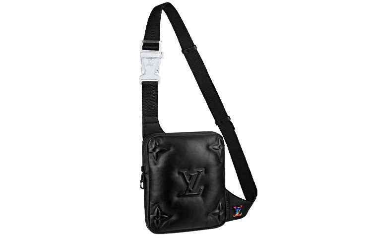 Асимметричная поясная сумка с монограммой Puffer черная LOUIS VUITTON 
Асимметричная поясная сумка с монограммой Puffer черная LOUIS VUITTON