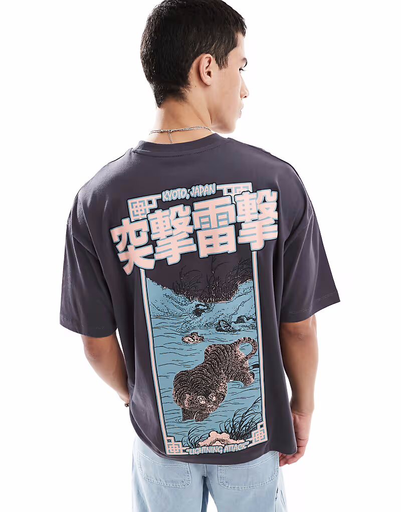 Футболка оверсайз ASOS DESIGN с сувенирной графикой на спине в угольном цвете
Футболка оверсайз ASOS DESIGN с сувенирной графикой на спине в угольном цвете