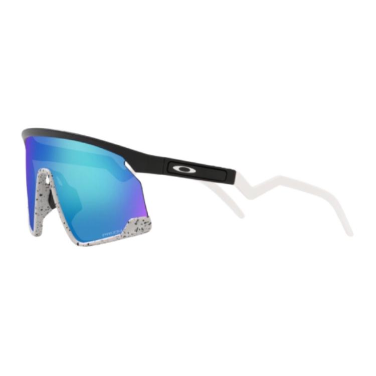 Оверсайз солнцезащитные очки Oakley, черный
Оверсайз солнцезащитные очки Oakley, черный