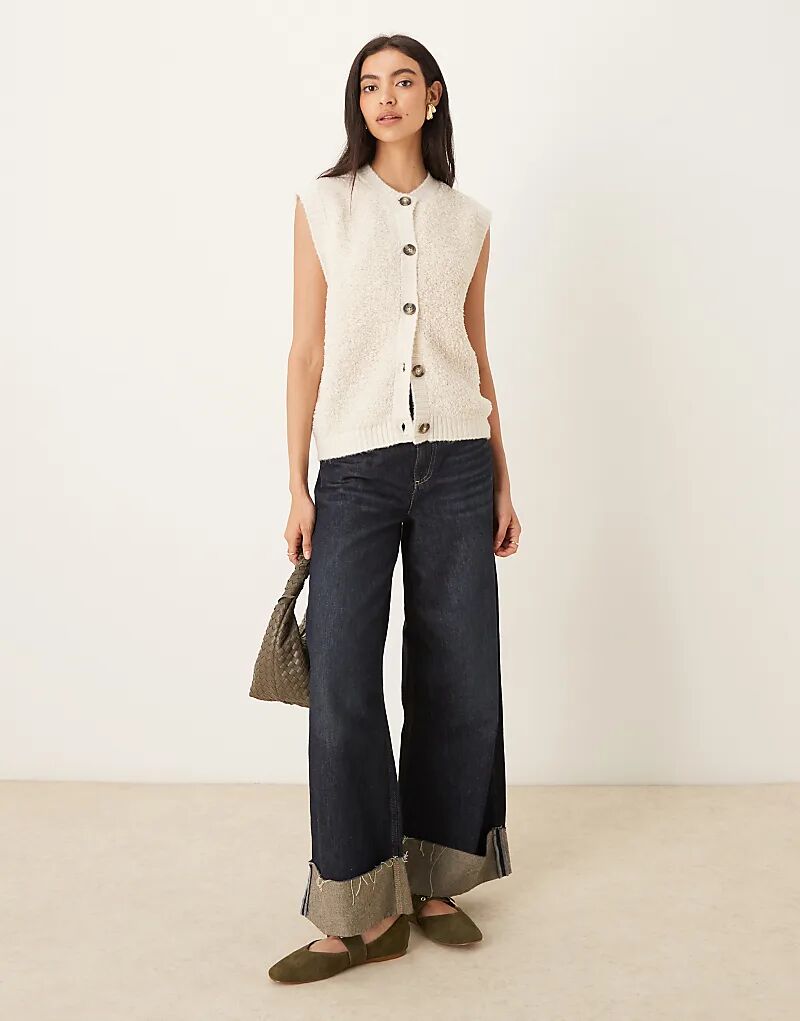 Пушистый вязаный жилет JDY на пуговицах кремового цвета
Пушистый вязаный жилет JDY на пуговицах кремового цвета