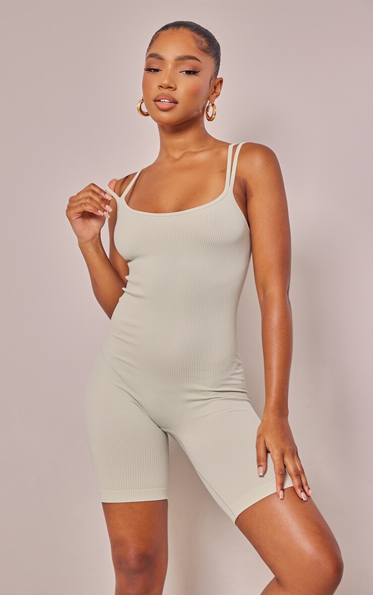 PrettyLittleThing Мятный структурированный комбинезон в рубчик с двумя бретелями
PrettyLittleThing Мятный структурированный комбинезон в рубчик с двумя бретелями