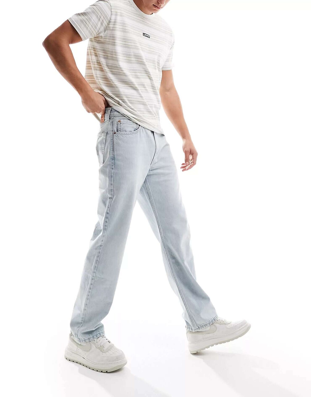 Светло-голубые свободные джинсы прямого кроя Levi's 565 '97
Светло-голубые свободные джинсы прямого кроя Levi's 565 '97