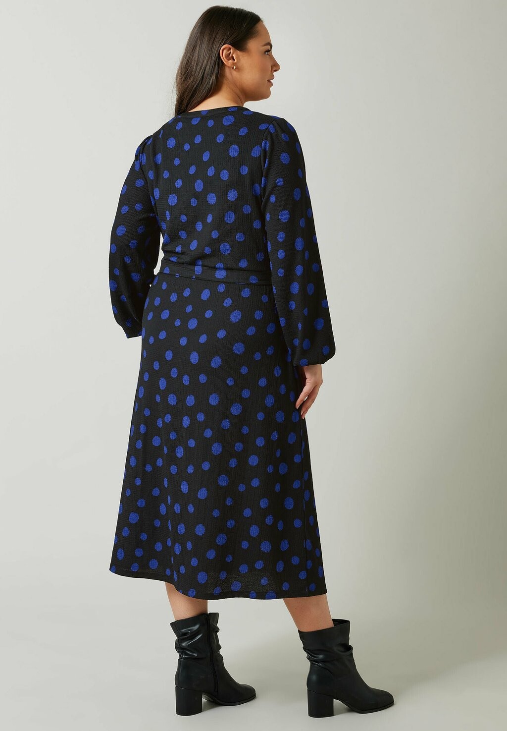 Повседневное платье Evans, антрацит
Повседневное платье Evans, антрацит