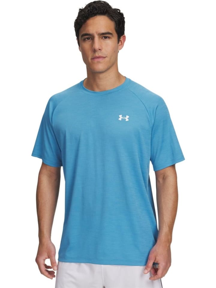 Спортивная футболка Tech Textured T-Shirt синего цвета Under Armour
Спортивная футболка Tech Textured T-Shirt синего цвета Under Armour