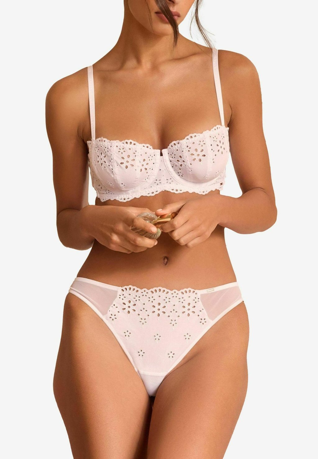 Бюстгальтер на косточках Lipsy, бежевый
Бюстгальтер на косточках Lipsy, бежевый