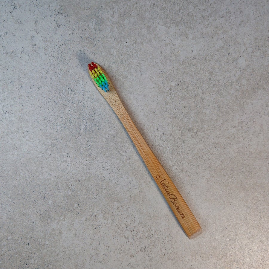 Детская зубная щетка из бамбука, радуга NaturBonum
Детская зубная щетка из бамбука, радуга NaturBonum