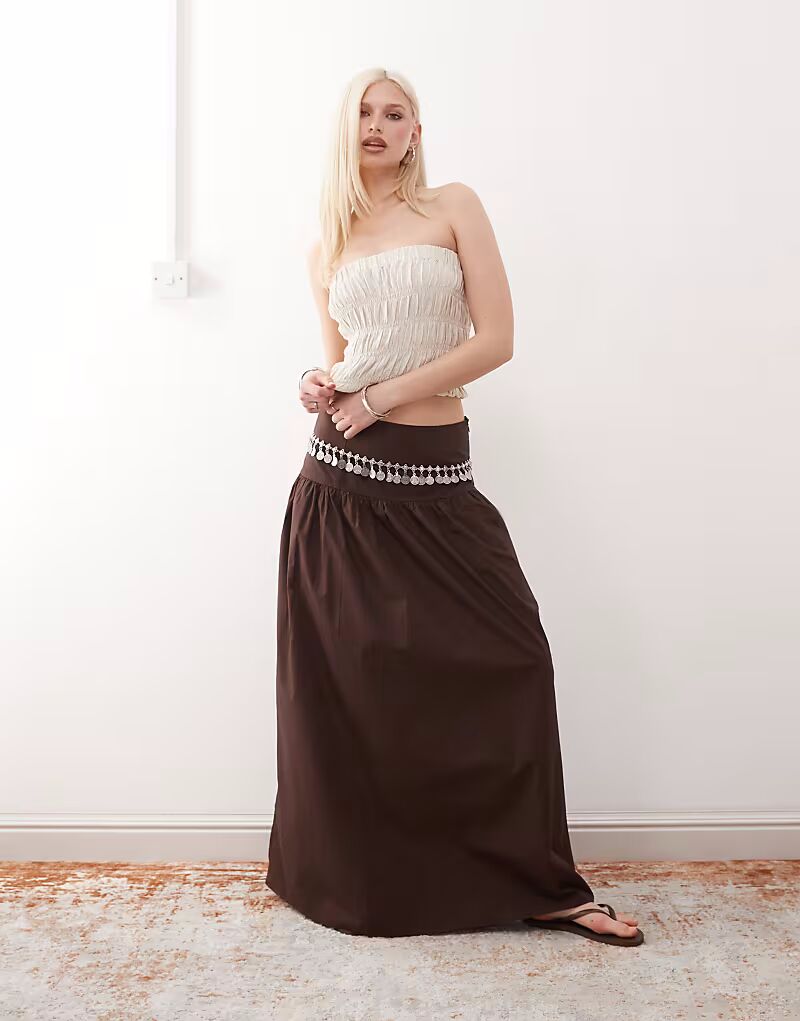 Юбка макси из легкого поплина Monki с заниженной талией темно-коричневого цвета 
Юбка макси из легкого поплина Monki с заниженной талией темно-коричневого цвета