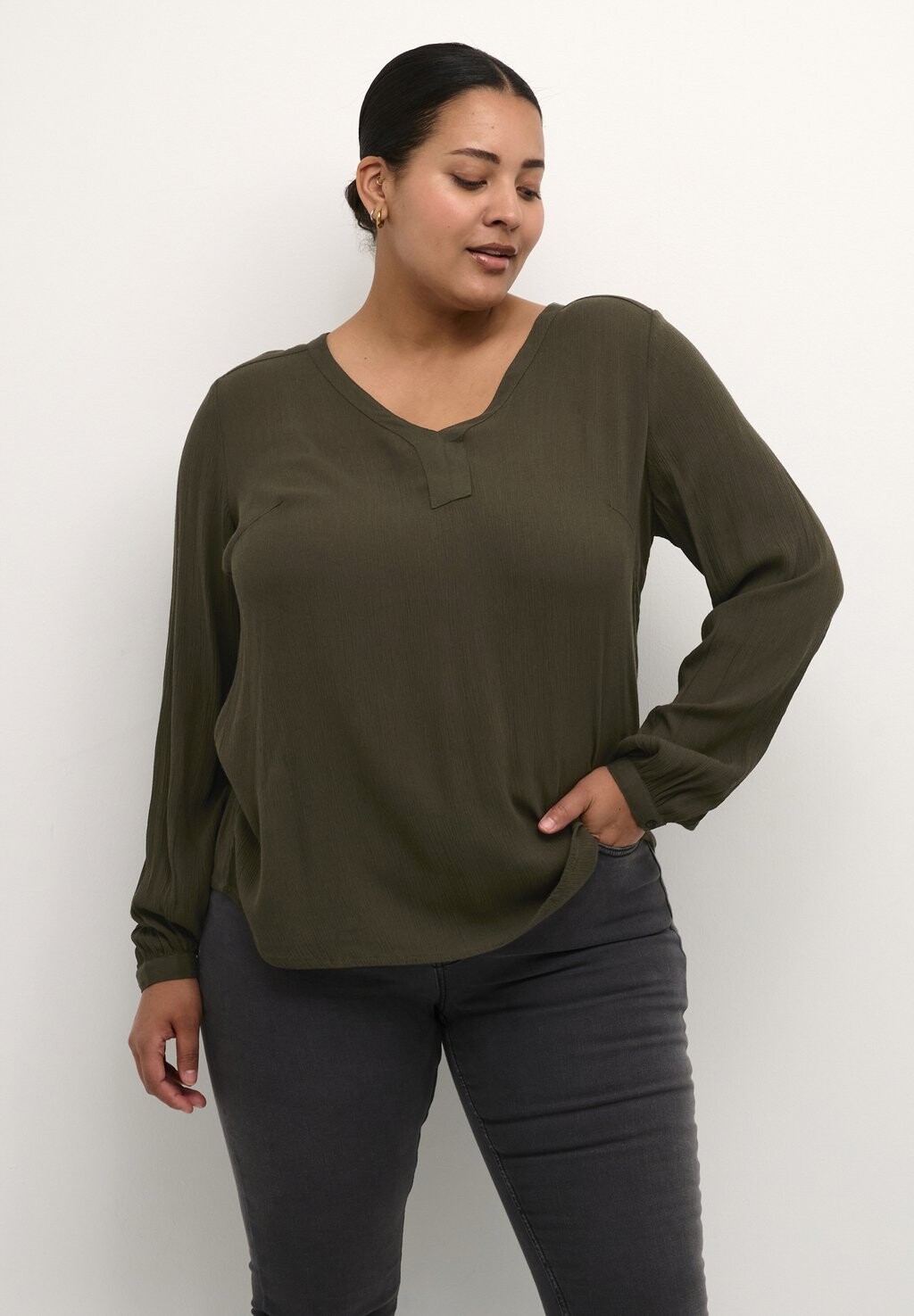 Блузка Kaffe Curve АМИ, цвет forest night
Блузка Kaffe Curve АМИ, цвет forest night