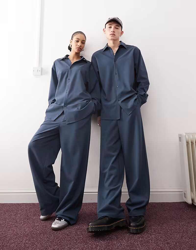 Reclaimed Vintage унисекс широкие брюки в темно-синем цвете
Reclaimed Vintage унисекс широкие брюки в темно-синем цвете