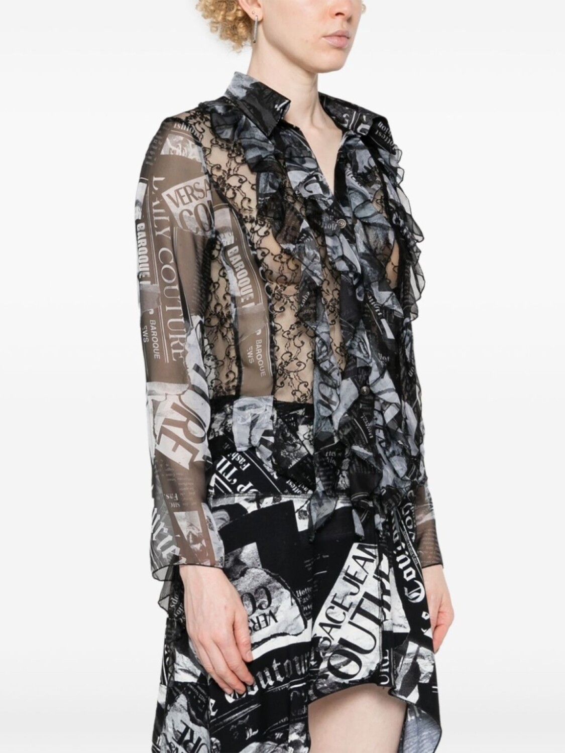 Versace Jeans Couture прозрачная рубашка с журнальным принтом, серый
Versace Jeans Couture прозрачная рубашка с журнальным принтом, серый