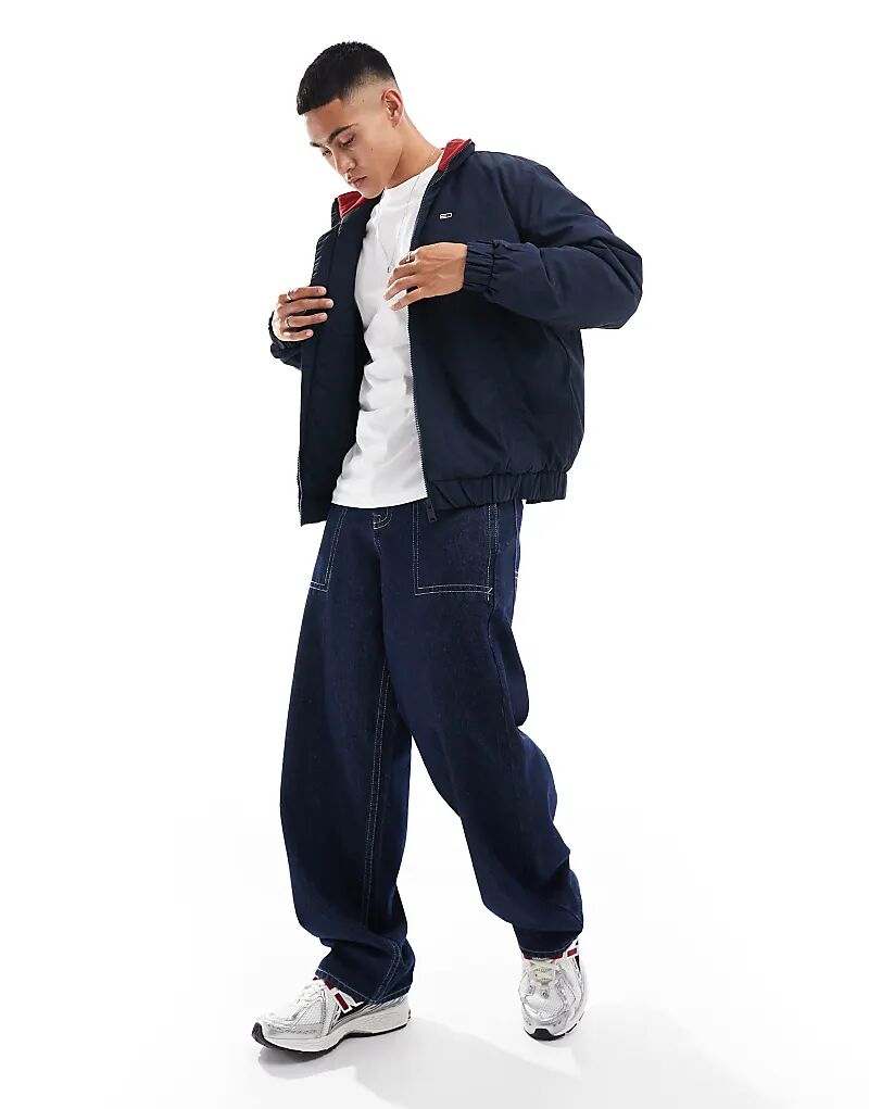 Незаменимая куртка в темно-синем цвете Tommy Jeans
Незаменимая куртка в темно-синем цвете Tommy Jeans