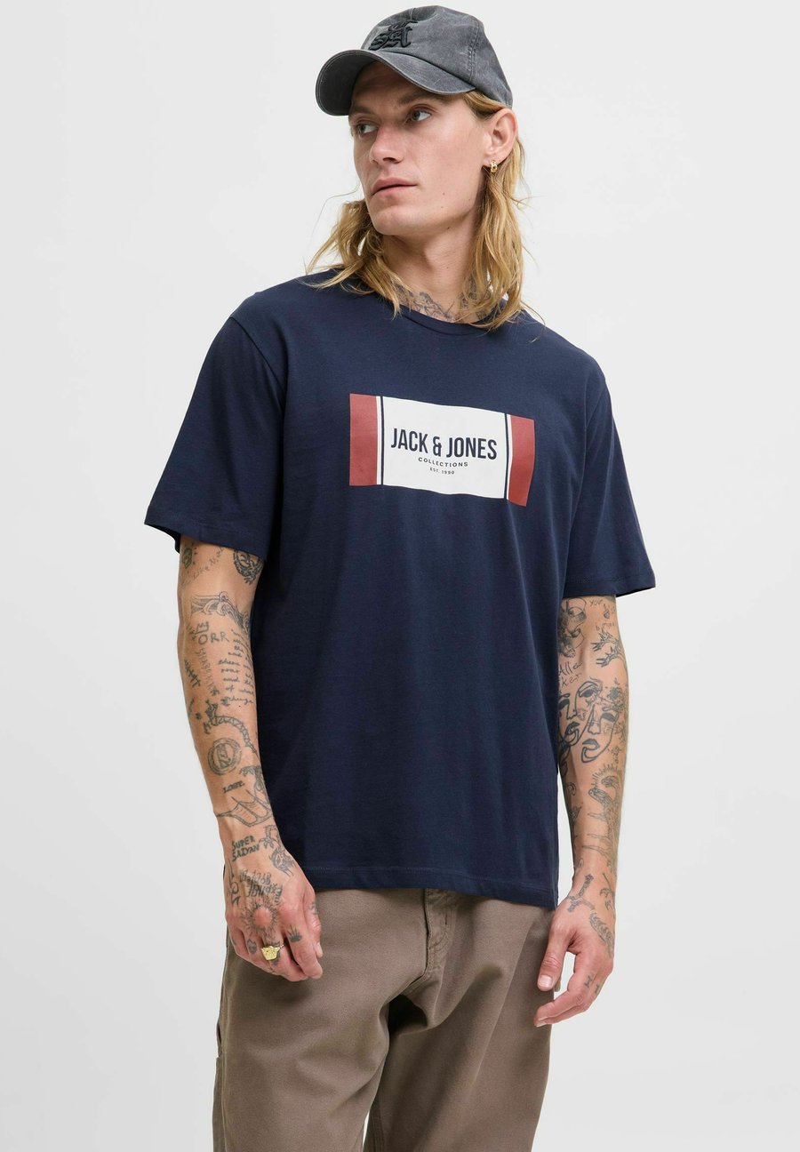 Футболка Jack & Jones LOGO , Navy Blazer/Dark Blue, Синий, Футболка Jack & Jones LOGO , Navy Blazer/Dark Blue
Футболка Jack & Jones LOGO , Navy Blazer/Dark Blue, Синий, Футболка Jack & Jones LOGO , Navy Blazer/Dark Blue