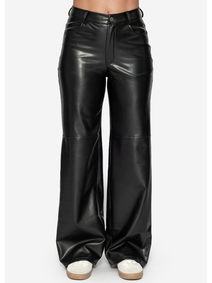 SASSYCLASSY Термобрюки прямого кроя из искусственной кожи черного цвета
SASSYCLASSY Термобрюки прямого кроя из искусственной кожи черного цвета