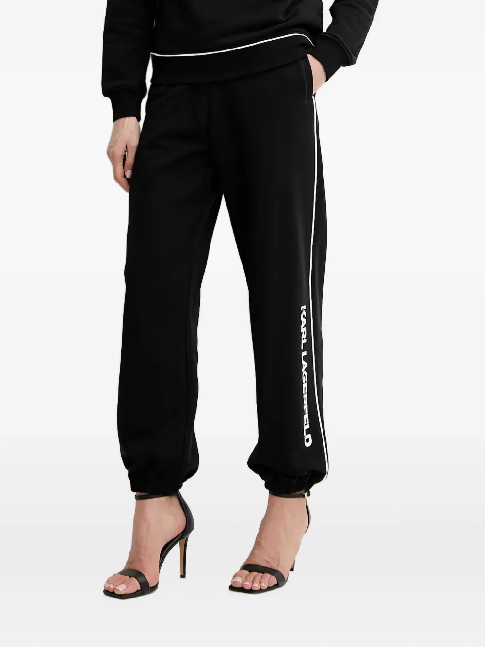 Брюки с полосками по бокам и логотипом KARL LAGERFELD, черный
Брюки с полосками по бокам и логотипом KARL LAGERFELD, черный