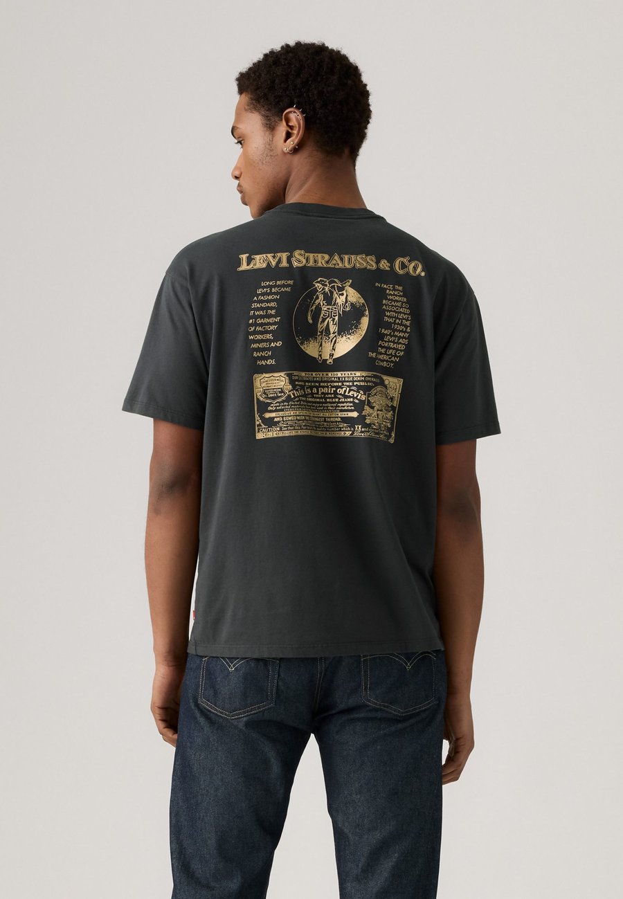 Футболка Levi's VINTAGE FIT GRAPHIC TEE, Archival Saddle Man Phantom/Black, Черный, Футболка Levi's VINTAGE FIT GRAPHIC TEE, Archival Saddle Man Phantom/Black
Футболка Levi's VINTAGE FIT GRAPHIC TEE, Archival Saddle Man Phantom/Black, Черный, Футболка Levi's VINTAGE FIT GRAPHIC TEE, Archival Saddle Man Phantom/Black