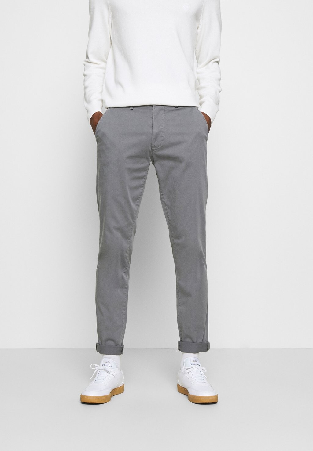 Чиносы Viggo Casual Friday, цвет smoked pearl grey
Чиносы Viggo Casual Friday, цвет smoked pearl grey