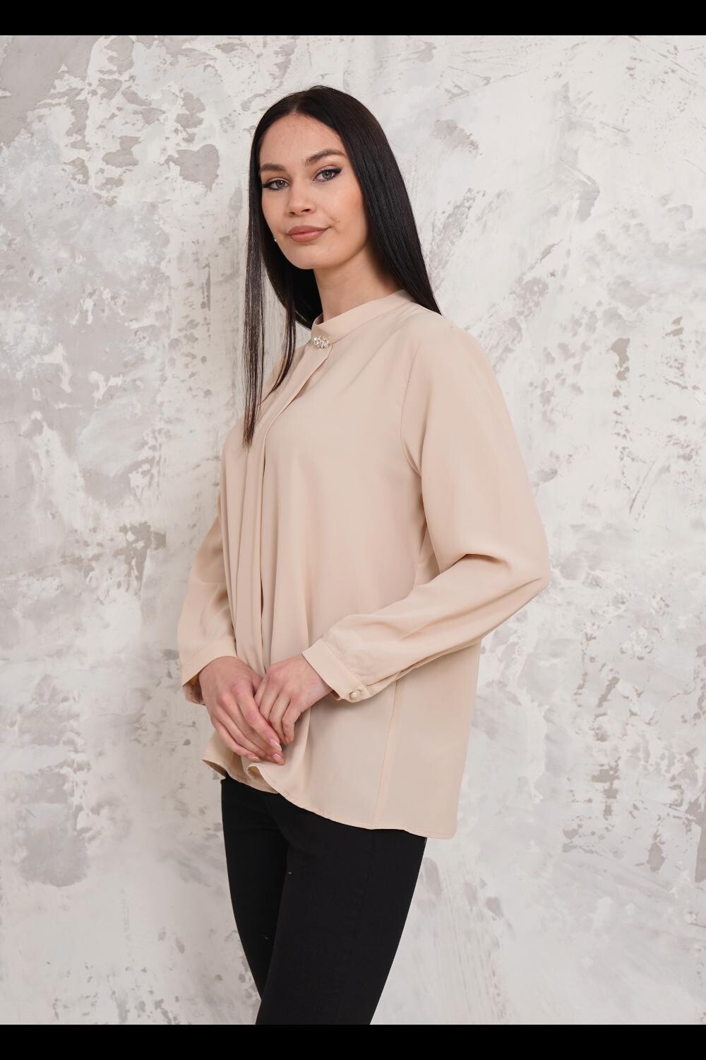 Блузка свободного кроя с длинными рукавами и брошью HOXTON GAL, бежевый 
Блузка свободного кроя с длинными рукавами и брошью HOXTON GAL, бежевый