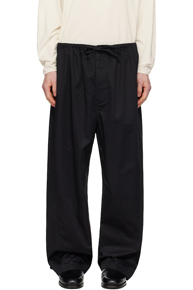 Скрученные поверх брюк Lemaire, черный
Скрученные поверх брюк Lemaire, черный