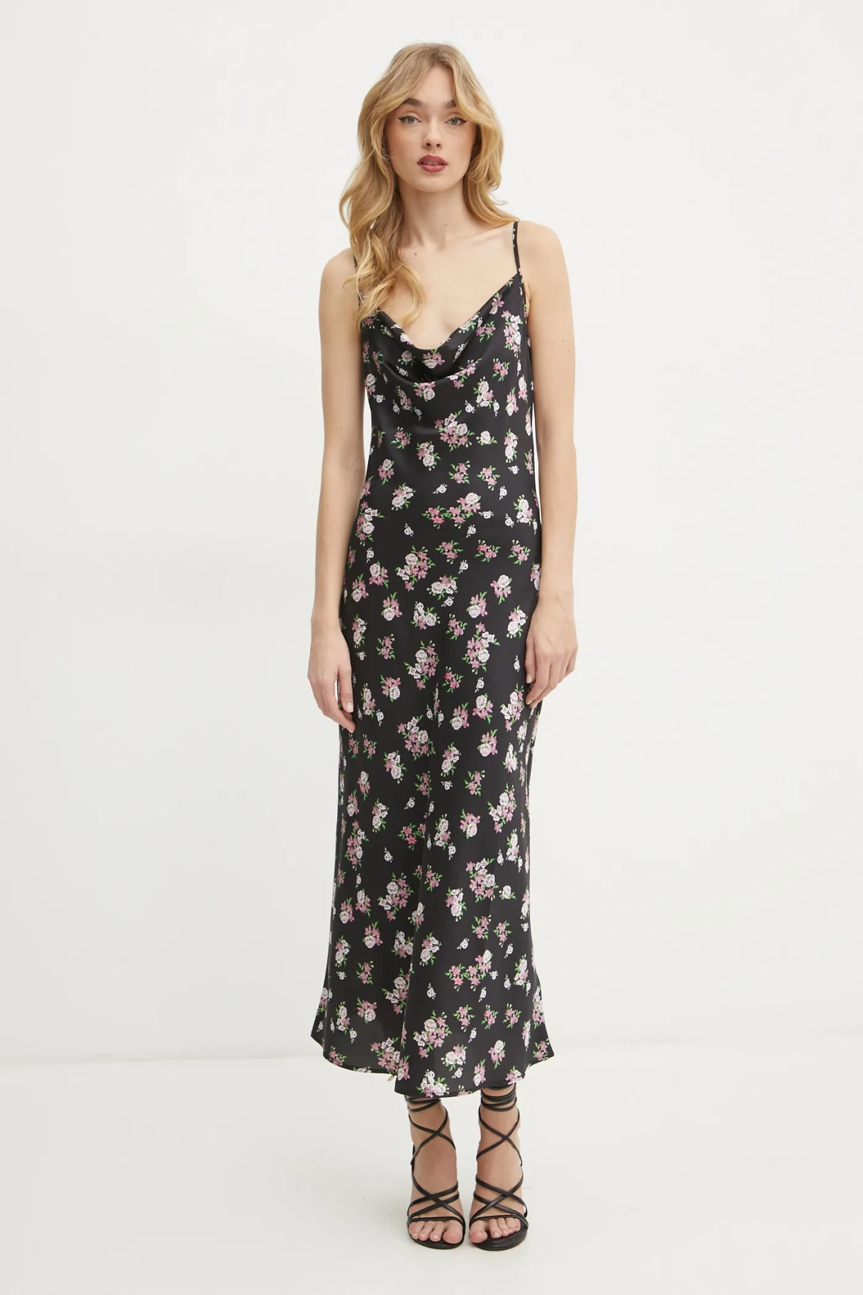 Платье Guess, черный
Платье Guess, черный