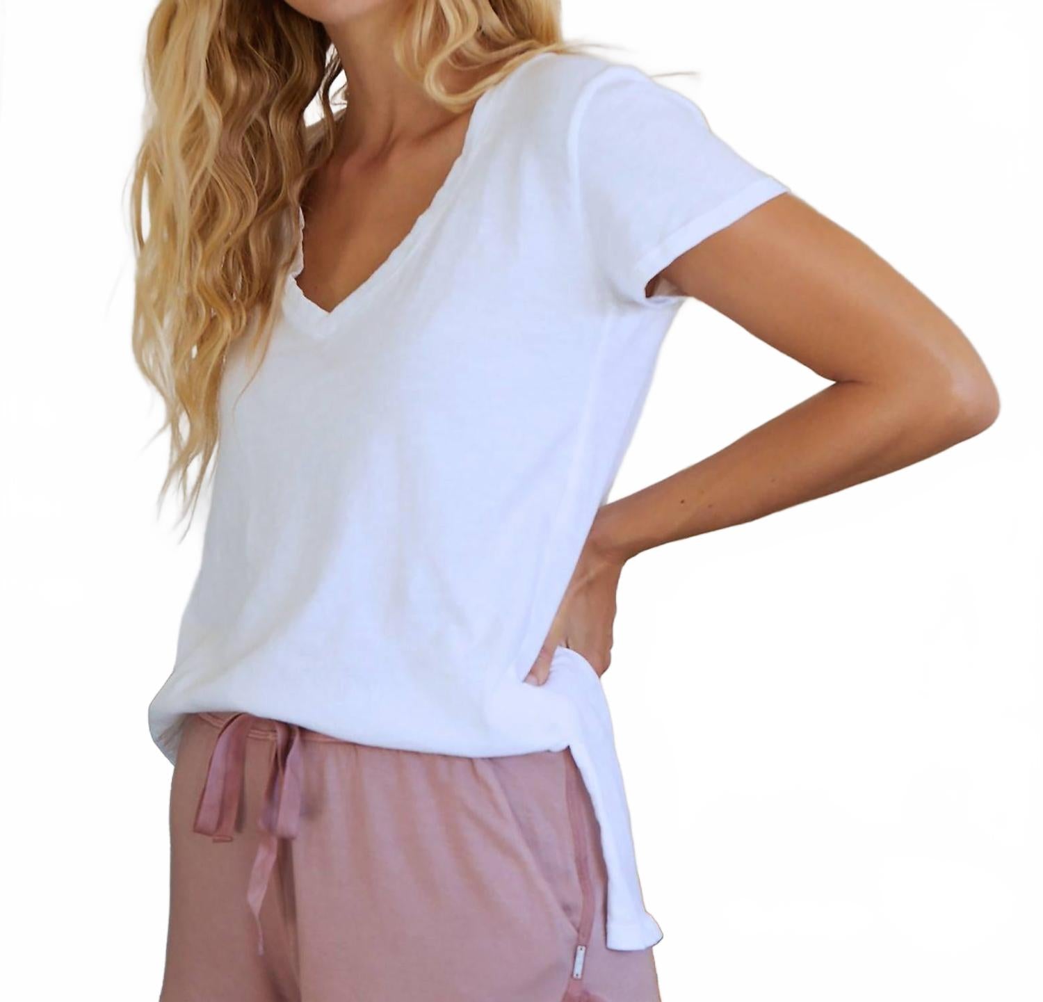 Nola футболка с V-образным вырезом в белом цвете LVHR 
Nola футболка с V-образным вырезом в белом цвете LVHR