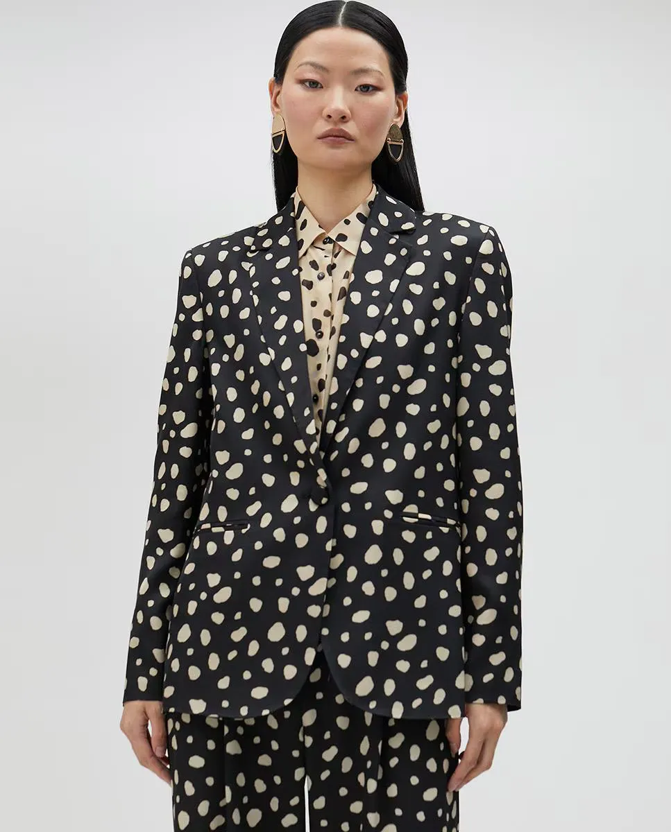 Женский блейзер с карманами и пуговицами Lola Casademunt, черный
Женский блейзер с карманами и пуговицами Lola Casademunt, черный