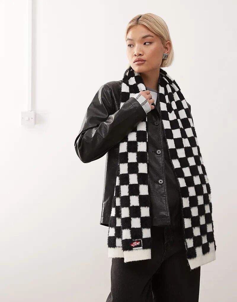 Клетчатый шарф Vans Off the Wall в черно-белой гамме
Клетчатый шарф Vans Off the Wall в черно-белой гамме