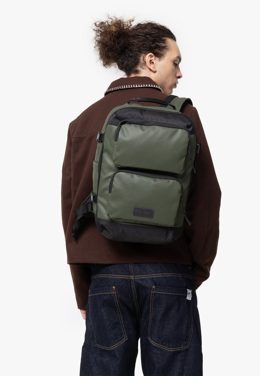 Рюкзак Eastpak TECUM CABIN, Cnnct Top Khaki/Khaki
Рюкзак Eastpak TECUM CABIN, Cnnct Top Khaki/Khaki