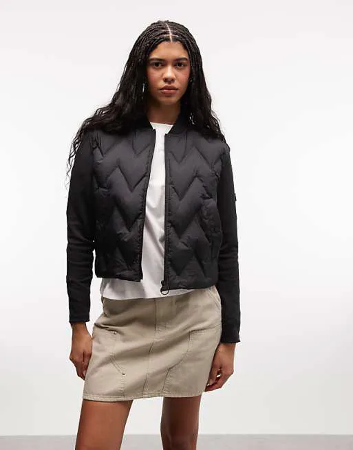 Черная укороченная стеганая спортивная куртка-бомбер Barbour International Prism
Черная укороченная стеганая спортивная куртка-бомбер Barbour International Prism