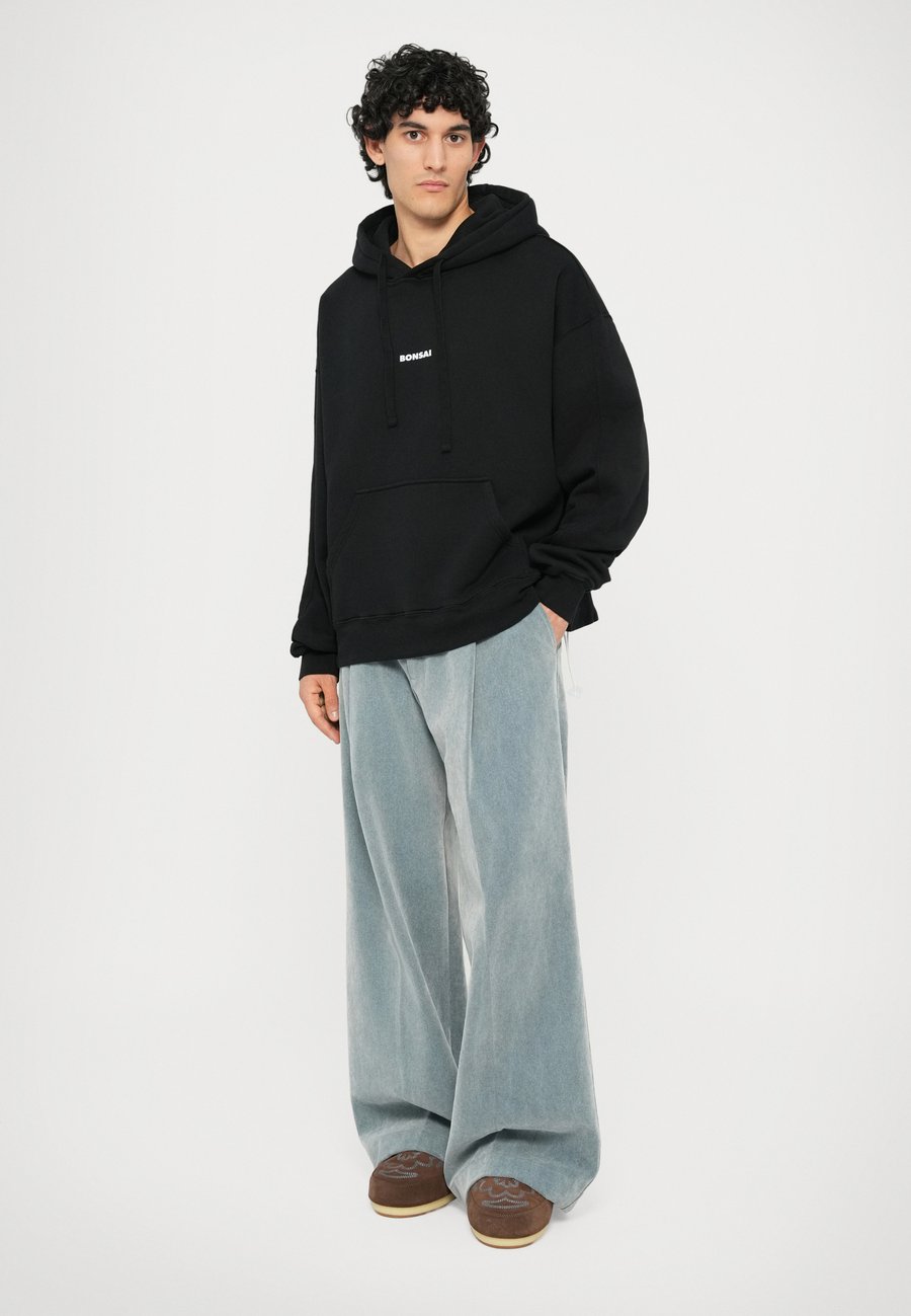 Худи Bonsai BOX LOGO CLASSIC HOODIE UNISEX, Black, Черный, Худи Bonsai BOX LOGO CLASSIC HOODIE UNISEX, Black
Худи Bonsai BOX LOGO CLASSIC HOODIE UNISEX, Black, Черный, Худи Bonsai BOX LOGO CLASSIC HOODIE UNISEX, Black