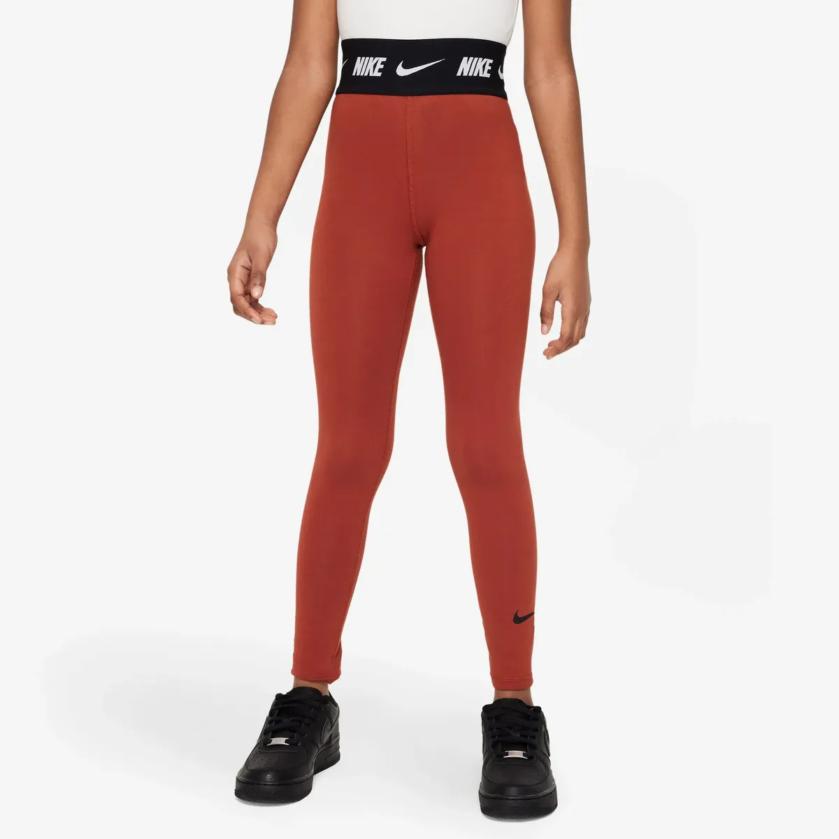Леггинсы Nike Sportswear "G NSW FAV HW LGGNG SW - для детей", цвет Rugged Orange/Dk Smoke Grey
Леггинсы Nike Sportswear "G NSW FAV HW LGGNG SW - для детей", цвет Rugged Orange/Dk Smoke Grey